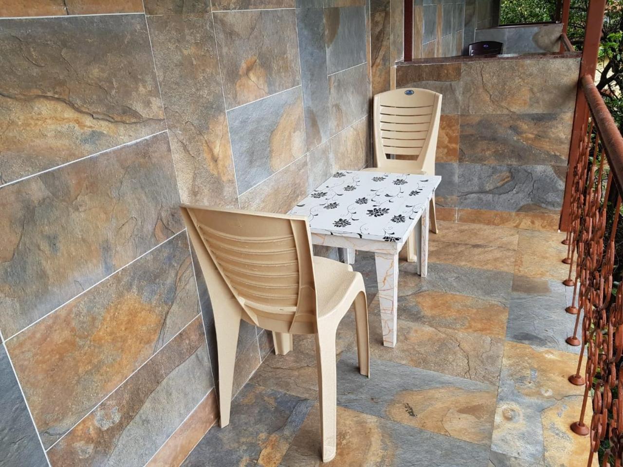 C P Cottage Resort Mahabaleshwar Ngoại thất bức ảnh
